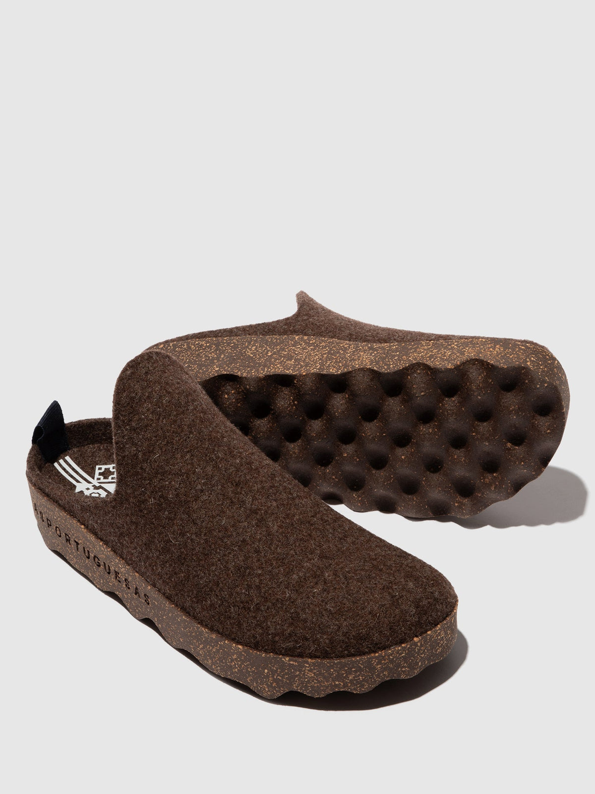 Chinelos em feltro As Portuguesas COME L castanho-escuro