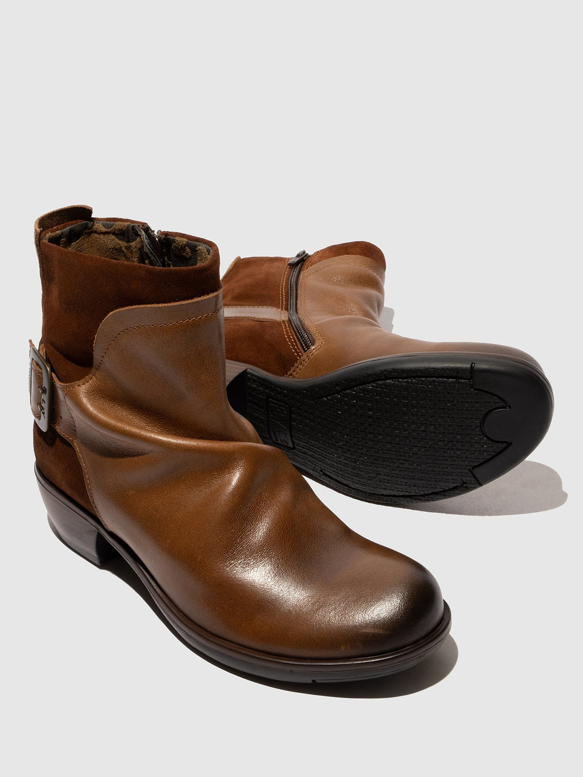 Botins com fecho em pele FLY London MEL camel