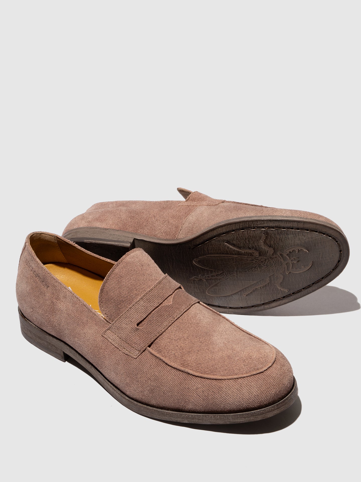 Mocassins clássicos em pele e ganga FLY London CHUV nude