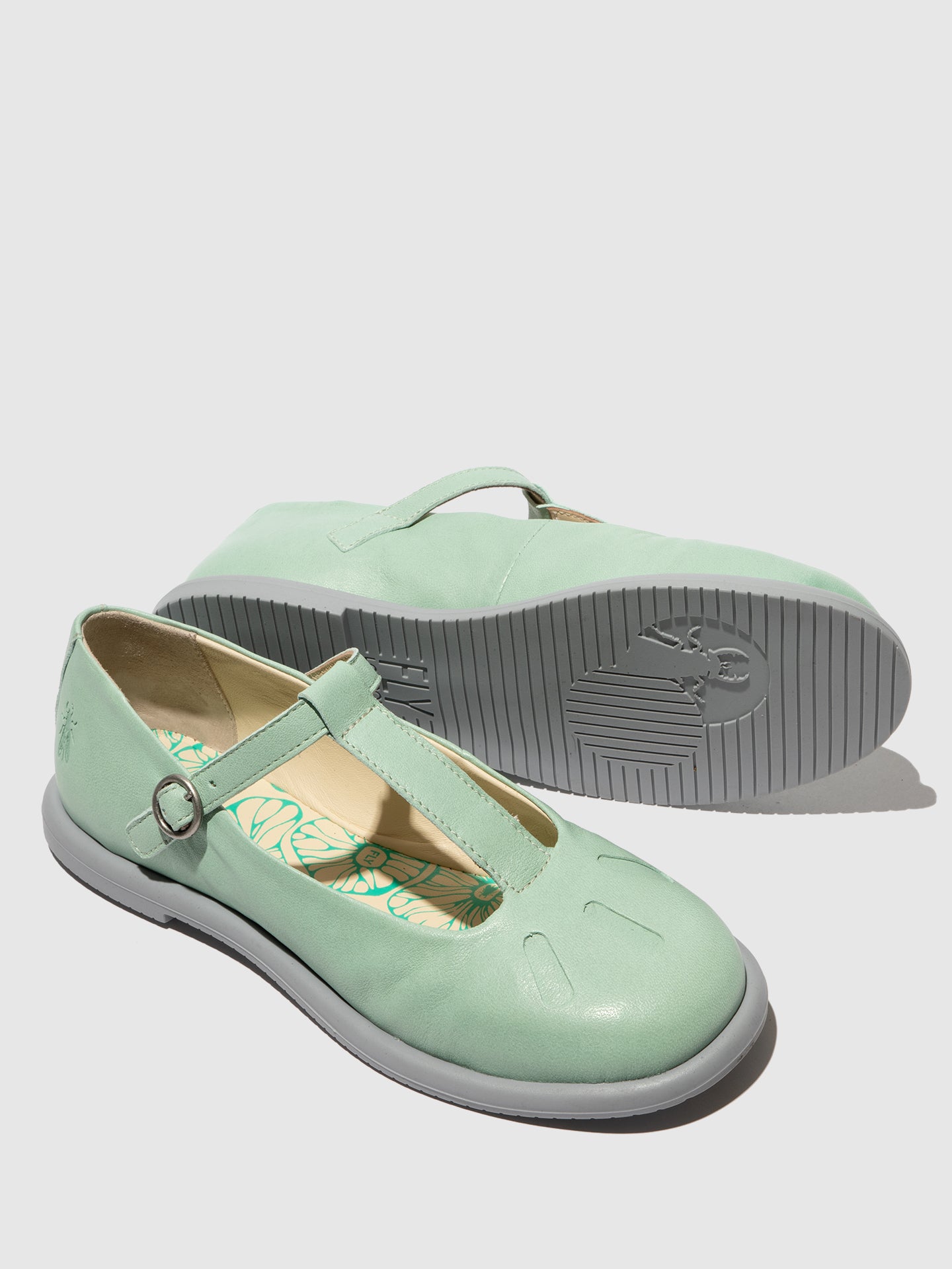 Sabrina em pele FLY London DAFE menta