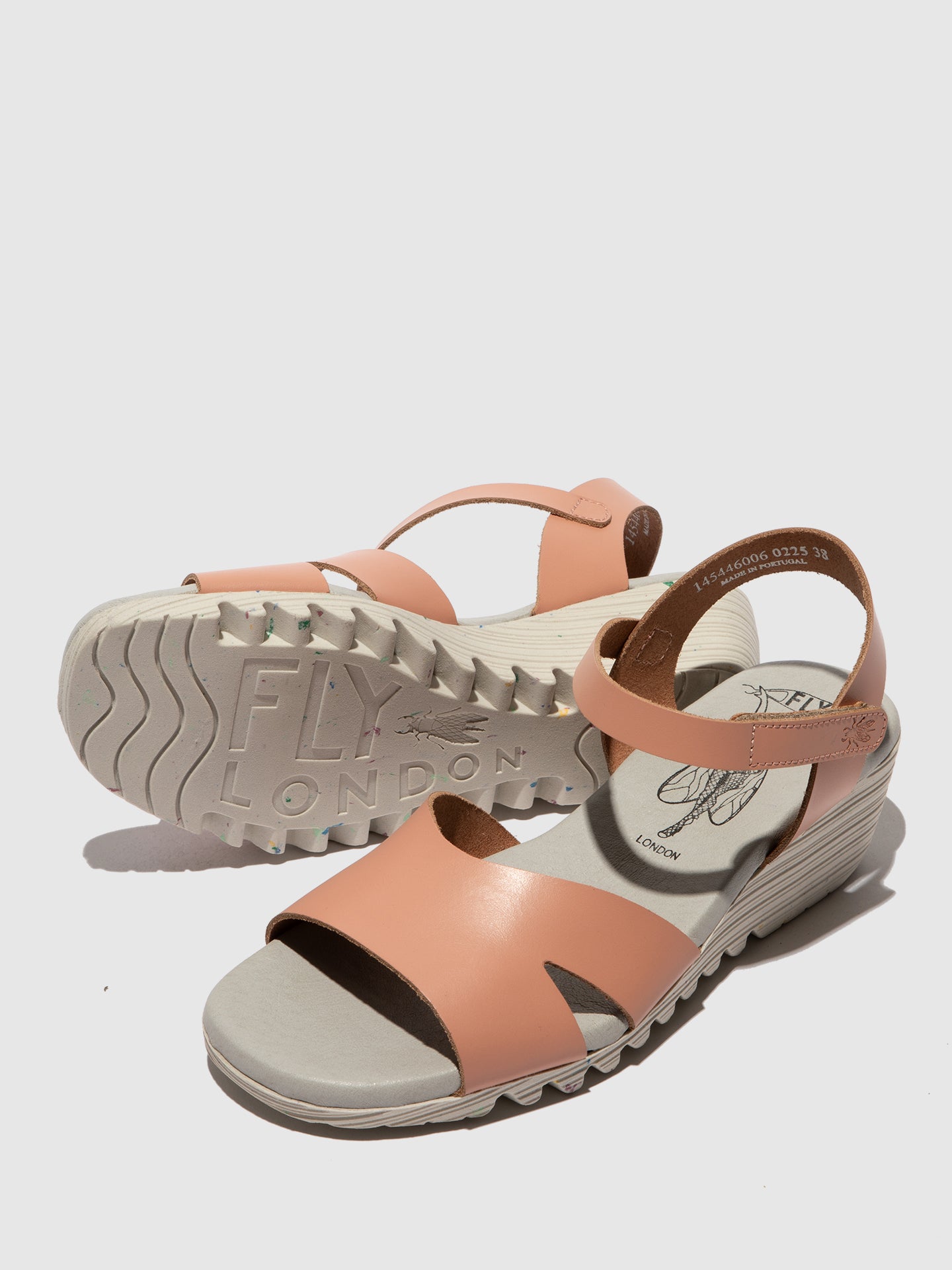 Sandálias em pele FLY London OLLA tom nude rosa