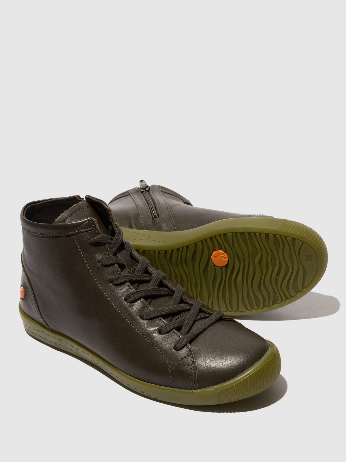 Botins com atacadores em pele suave Softinos IBBI653SOF verde militar