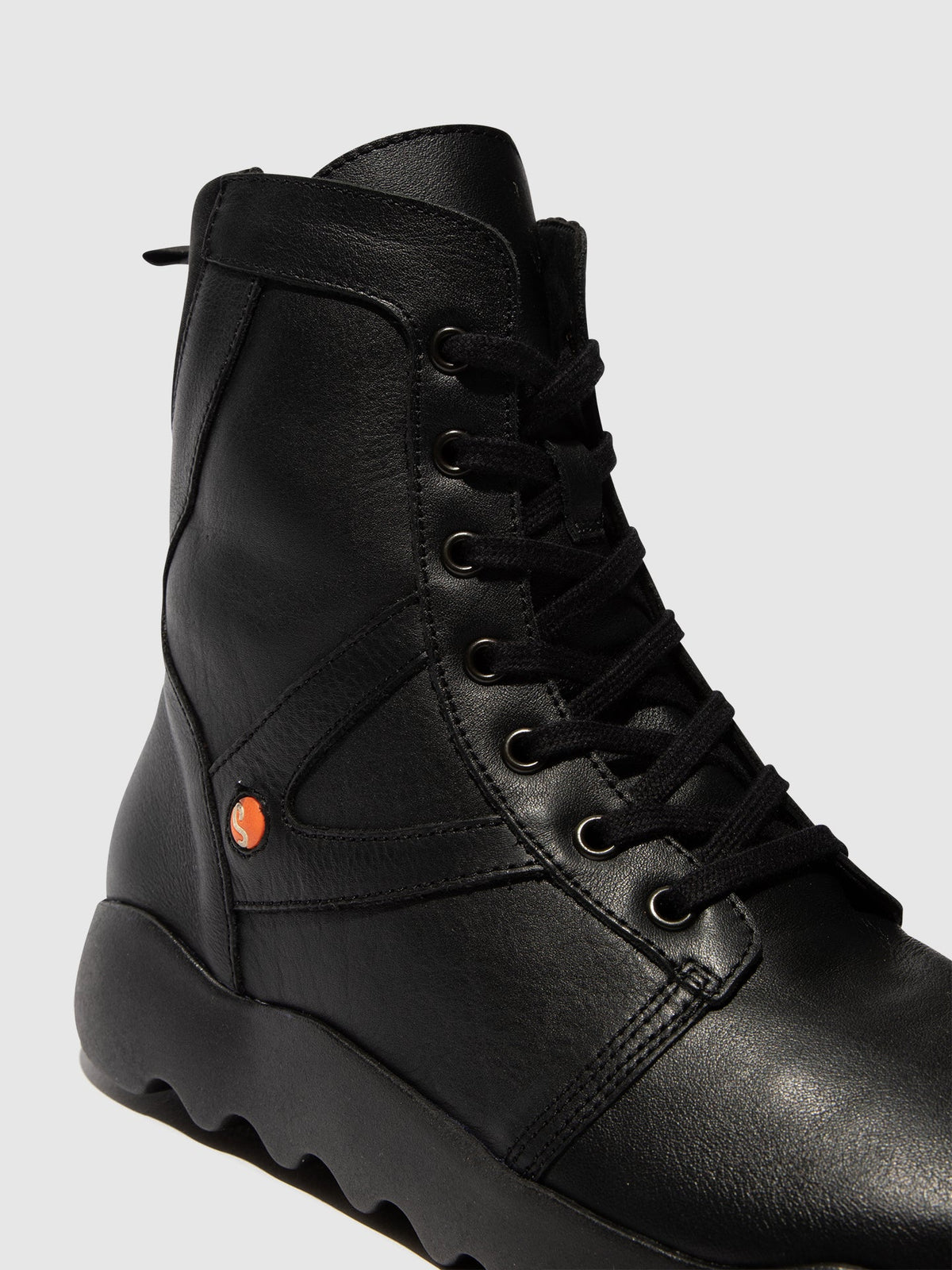 Botas com atacadores em pele suave Softinos WIDI728SOF preto com neoprene preto