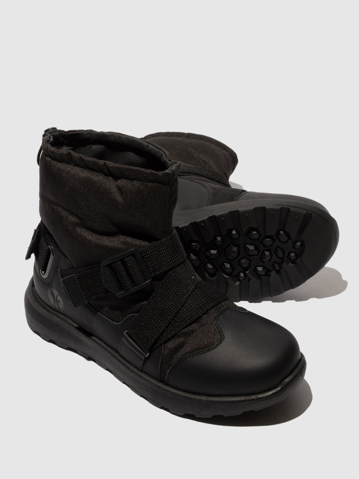 Botins com Fivela em Nylon e Pele Fred & Frederico RIGE Preto