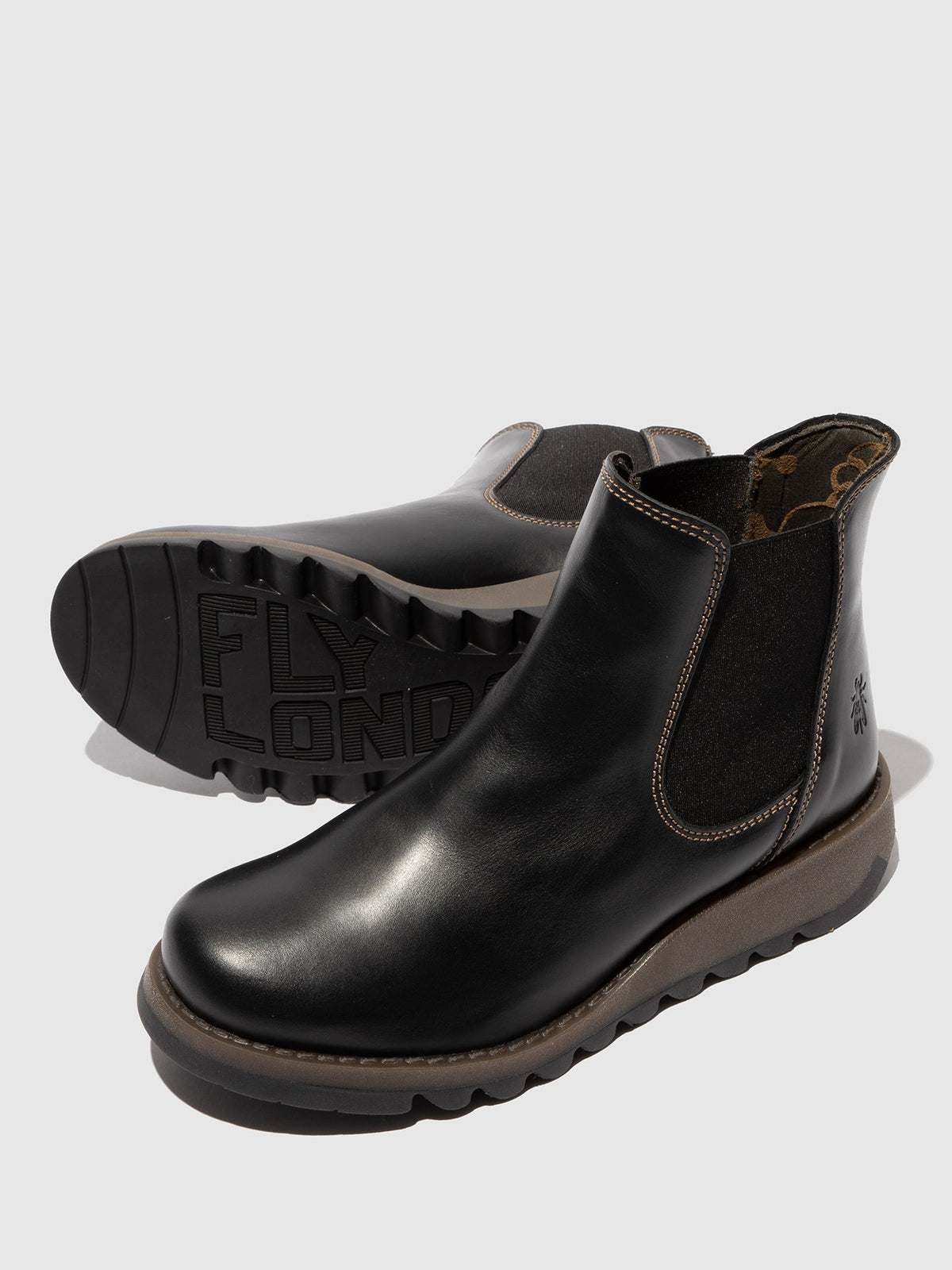 Botins Chelsea em pele FLY London SALV preto