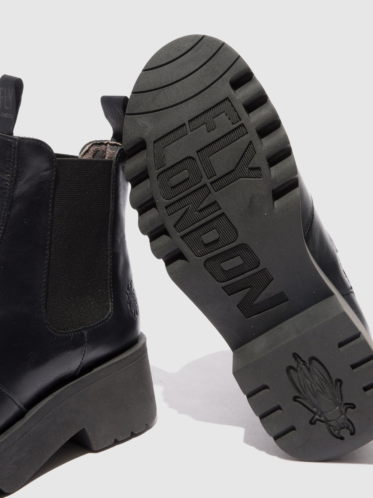 Botins Chelsea em pele FLY London MEDI rug preto