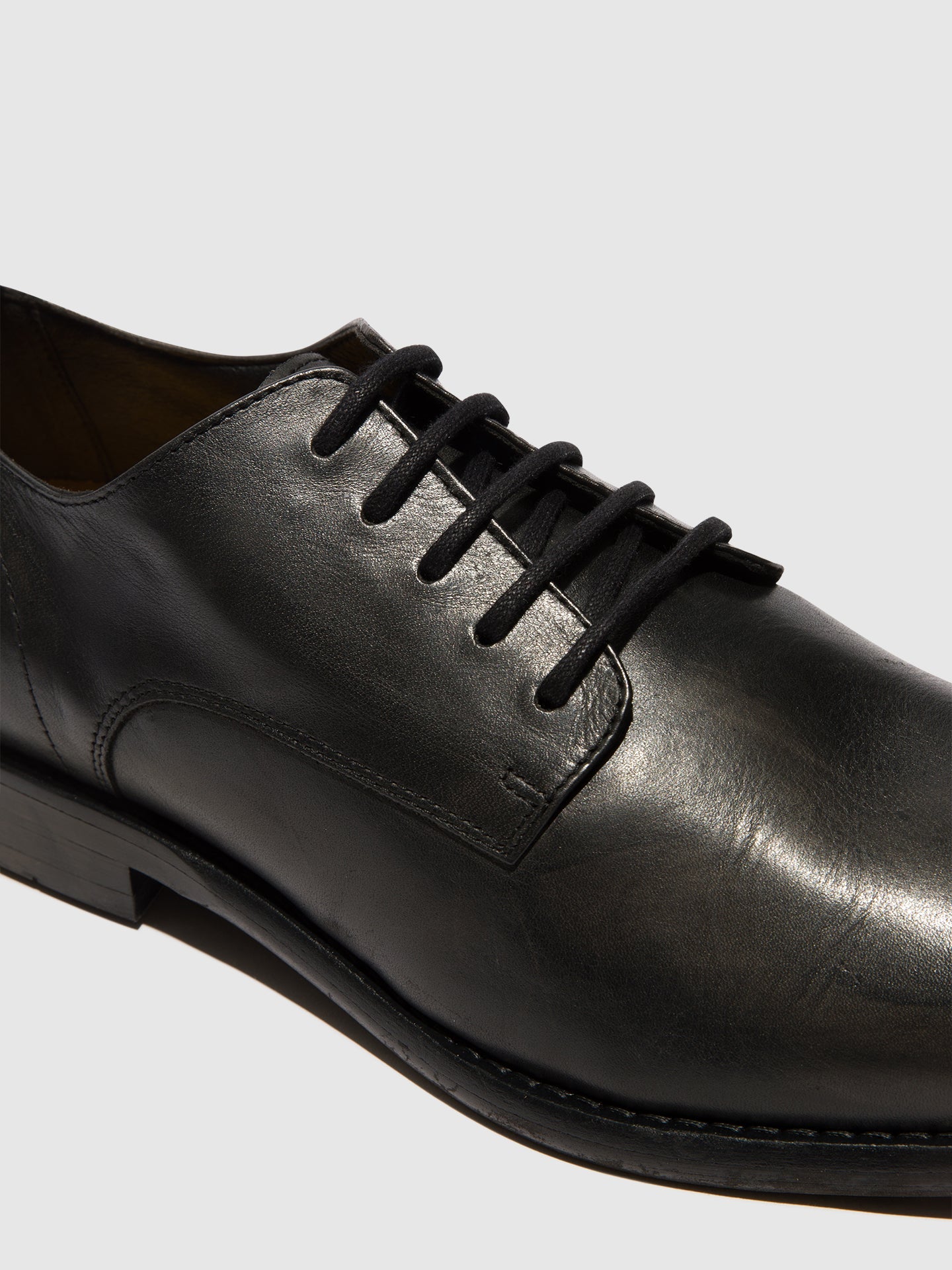 Sapatos em pele FLY London WAZO preto