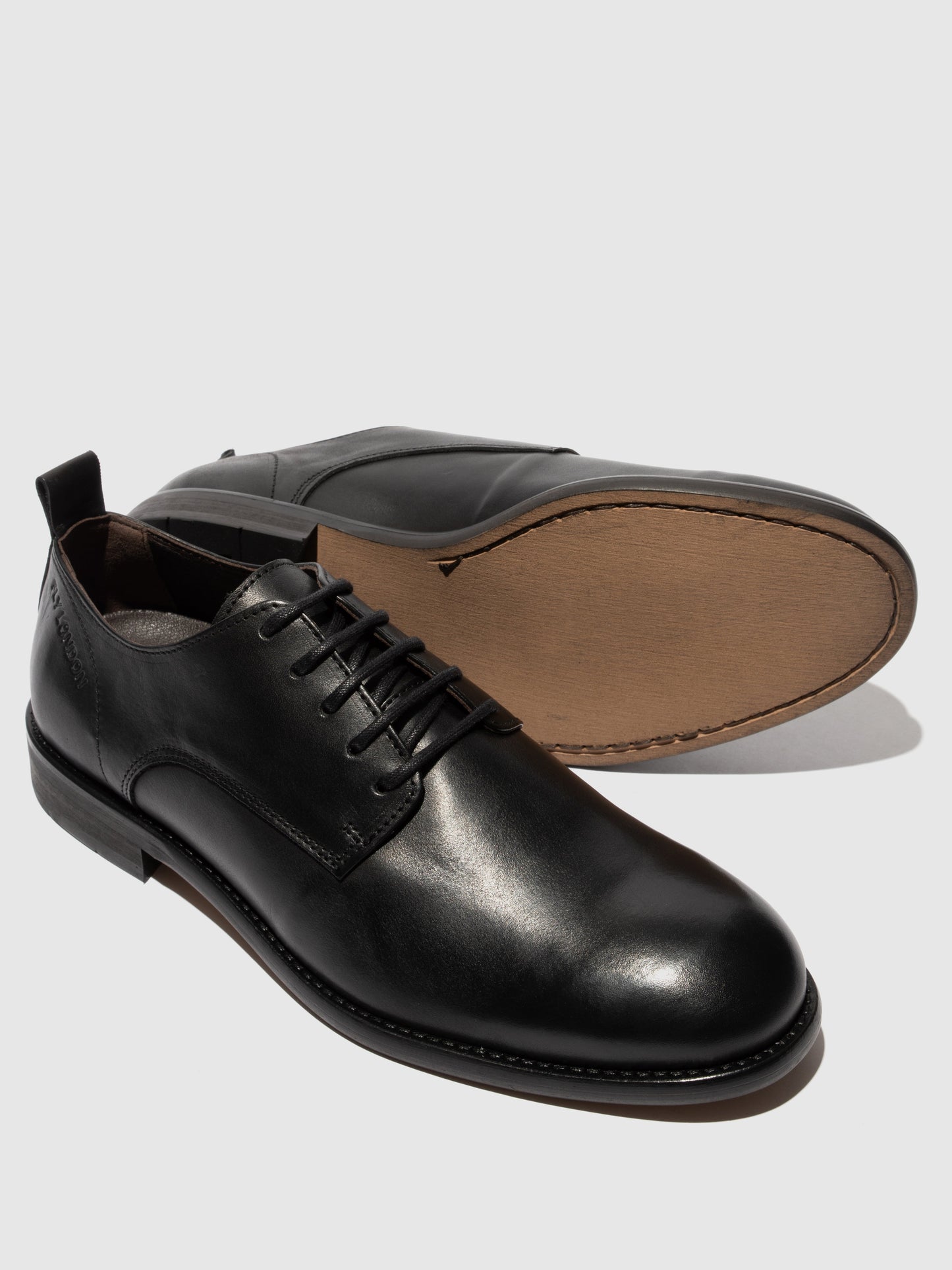 Sapatos em pele FLY London WAZO burn preto