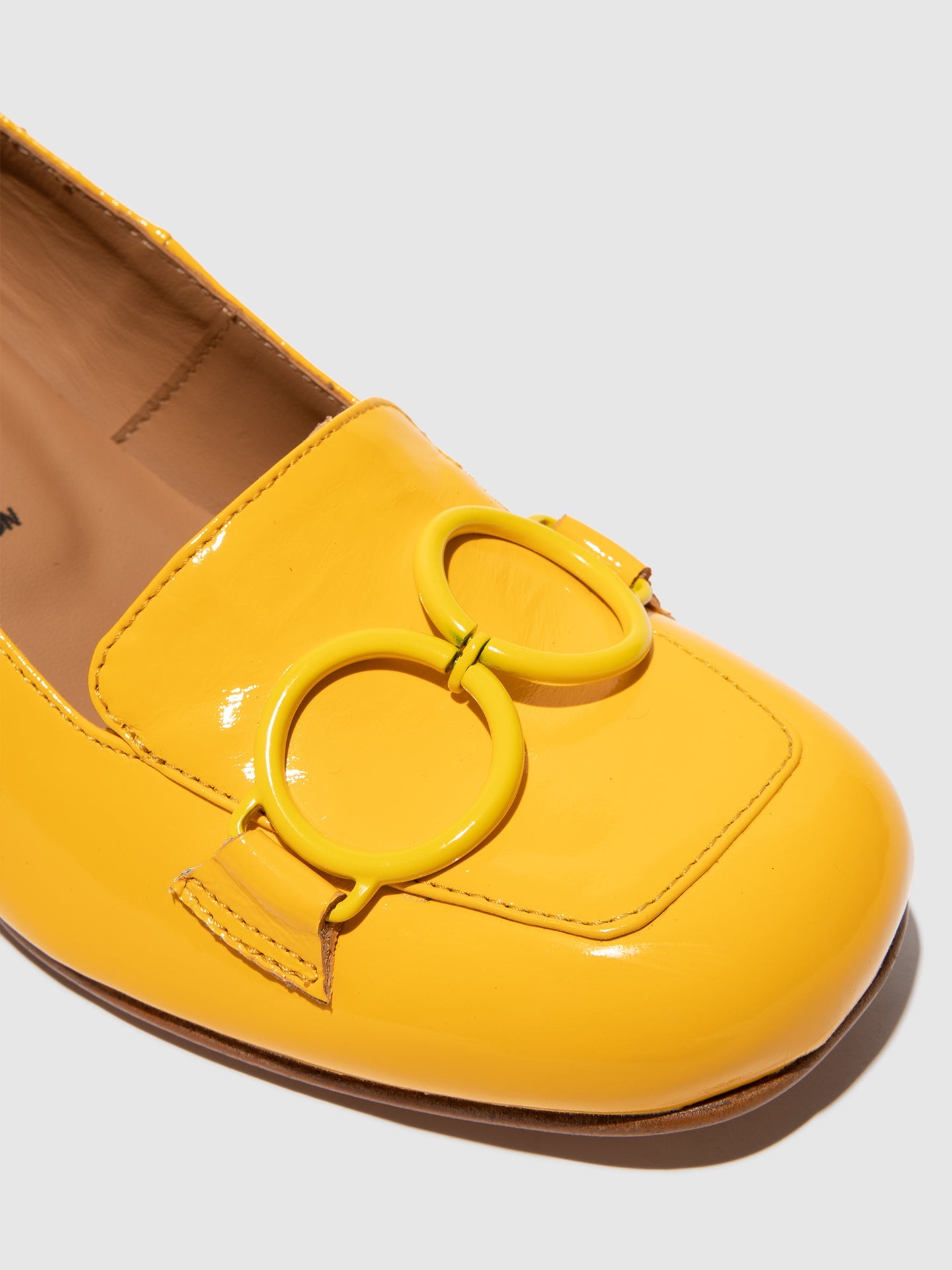 Sapatos em pele verniz FLY London SIVI amarelo