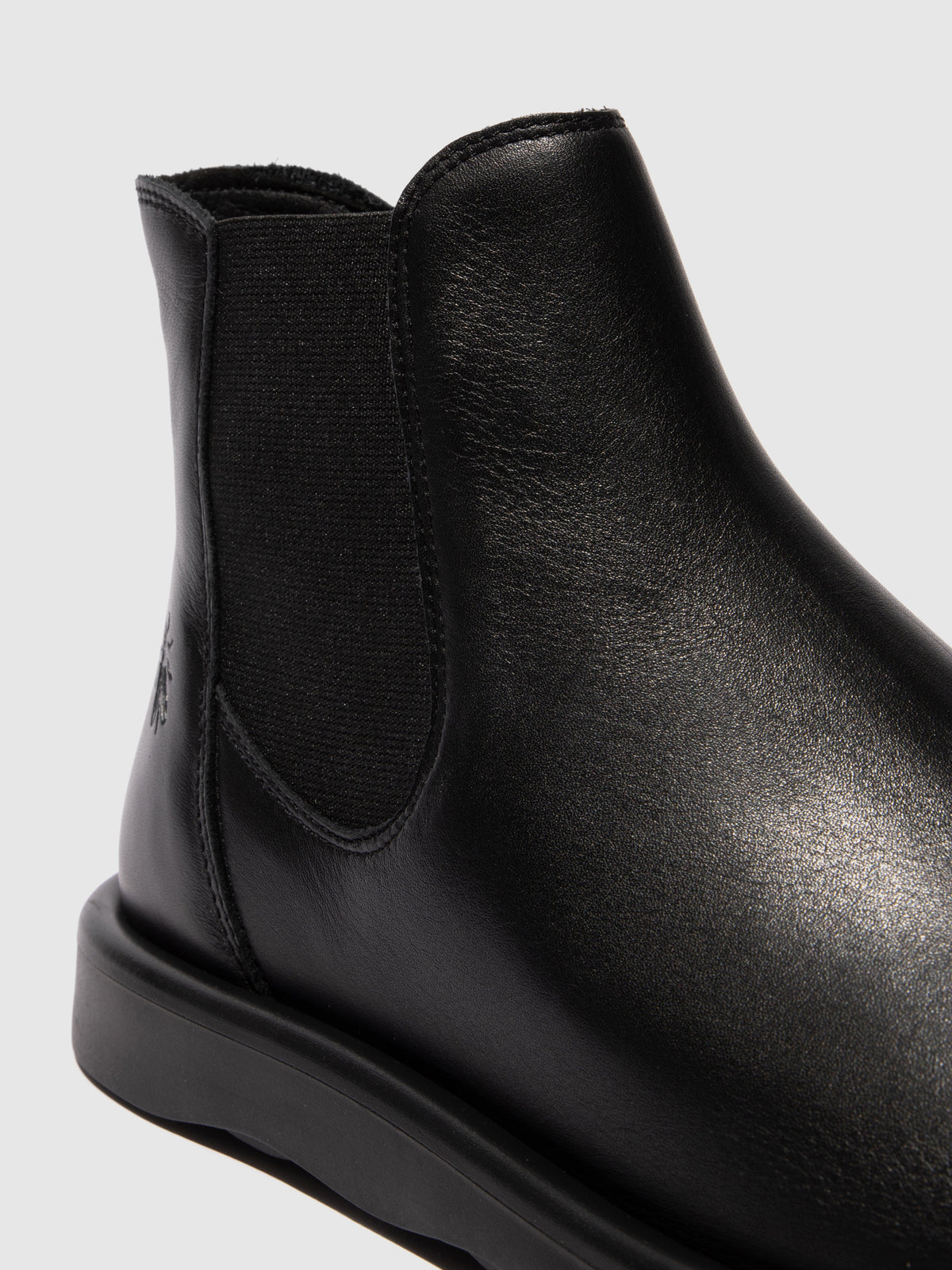 Botins Chelsea em pele FLY London TICH preto