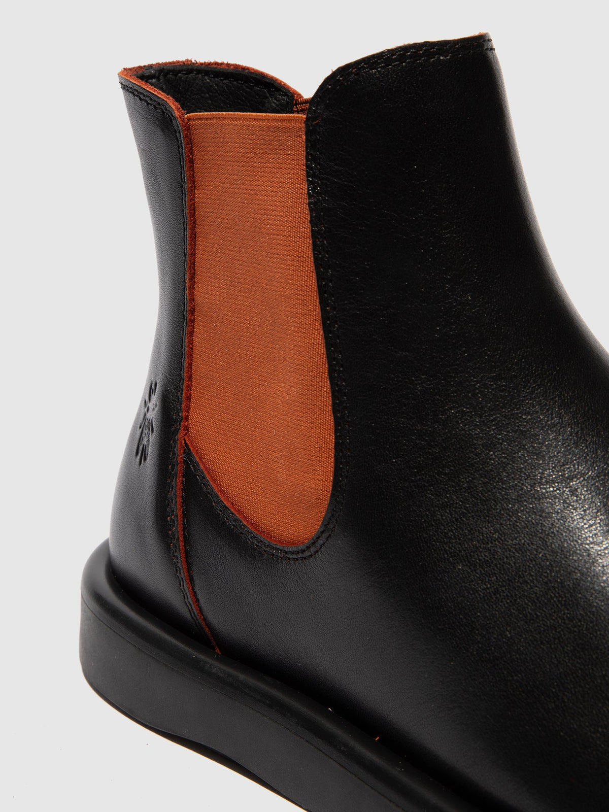 Botins Chelsea em pele FLY London TICH preto/vermelho