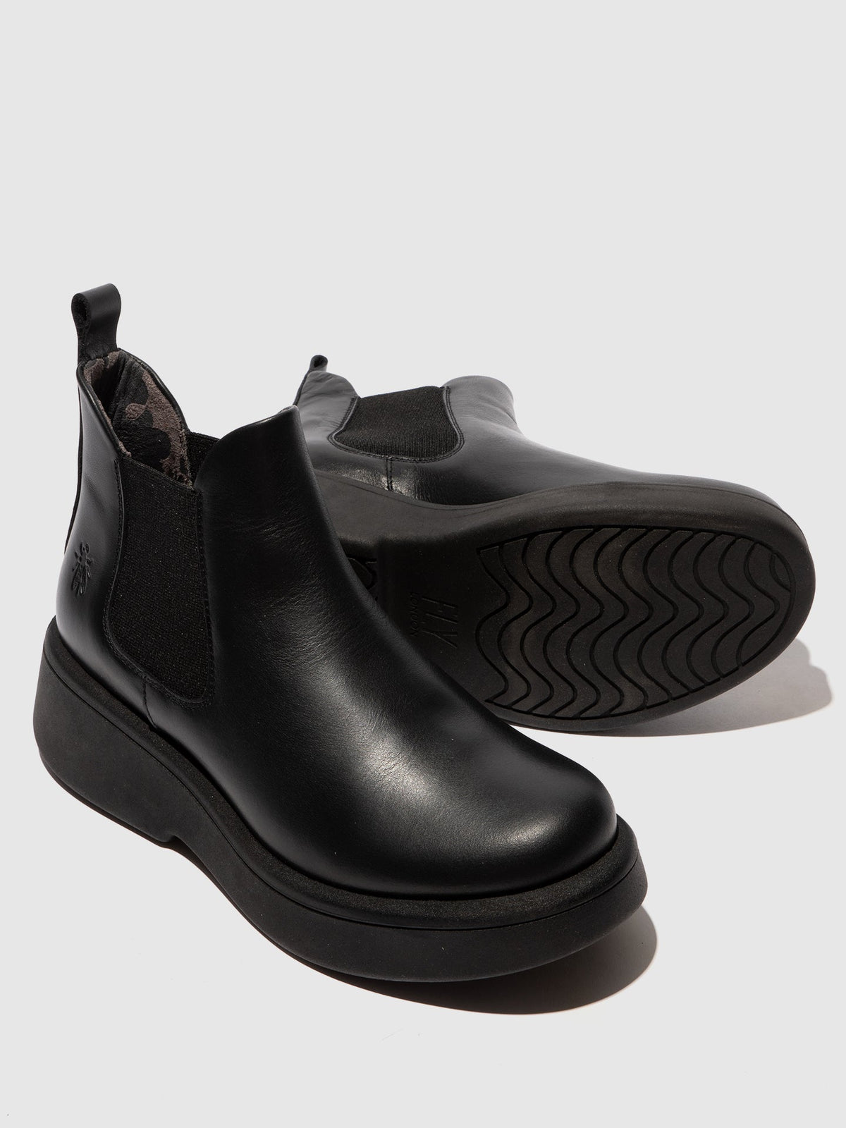 Botins Chelsea em pele FLY London MULK rug preto
