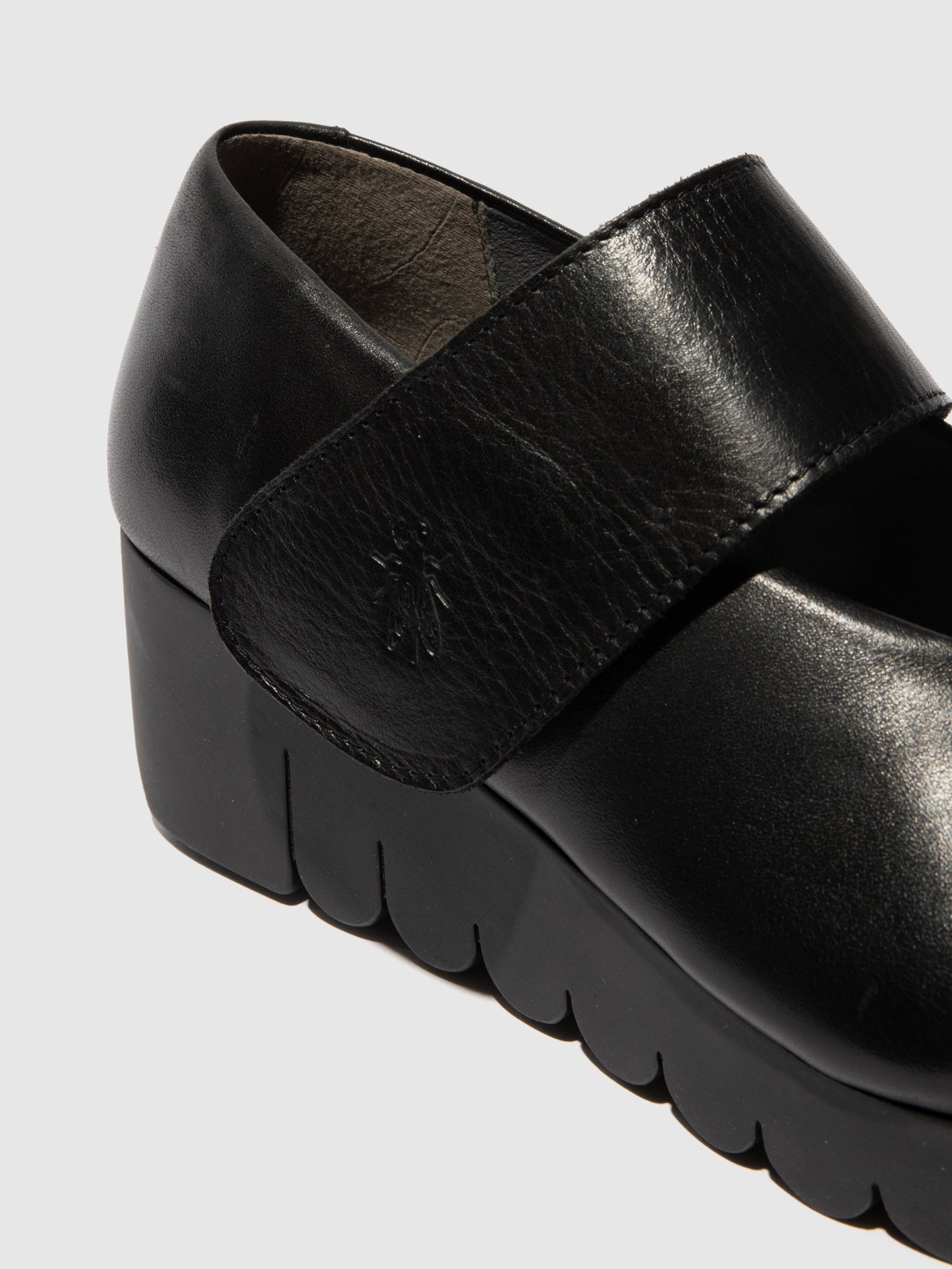 Sapatos em pele com velcro FLY London VARI preto