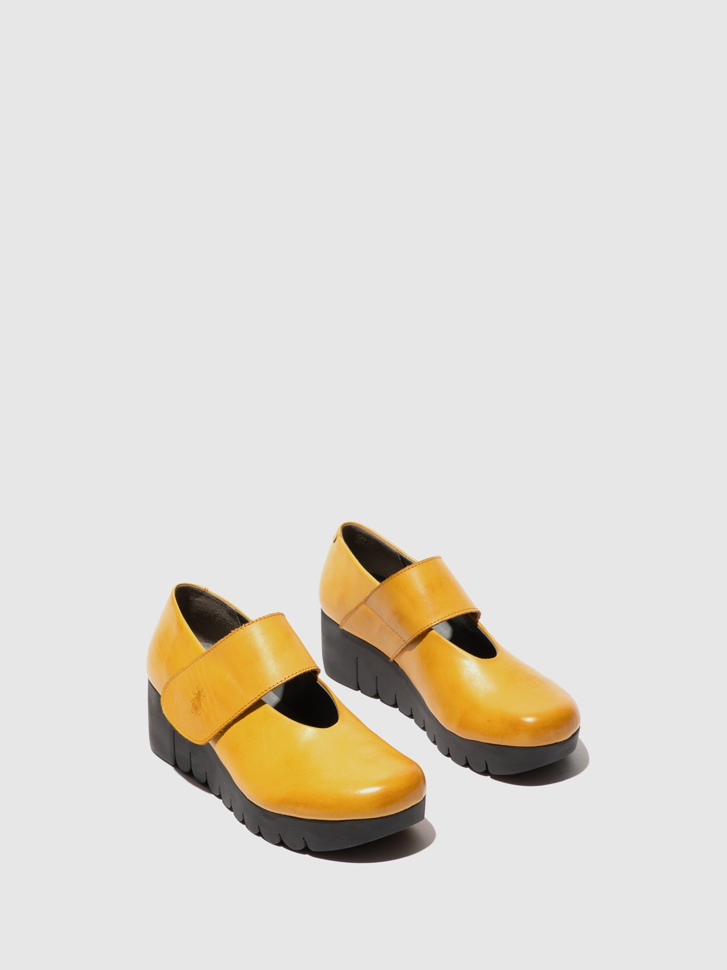 Sapatos em pele com velcro FLY London VARI mostarda