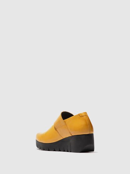Sapatos em pele com velcro FLY London VARI mostarda