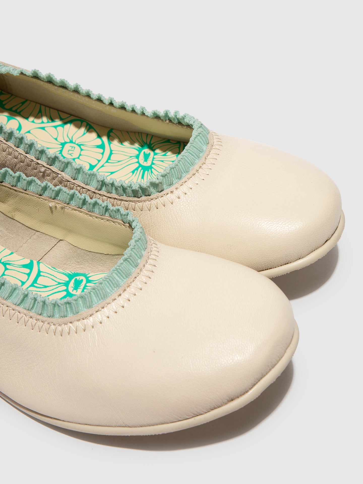 Sabrinas em pele FLY London GOIL offwhite menta
