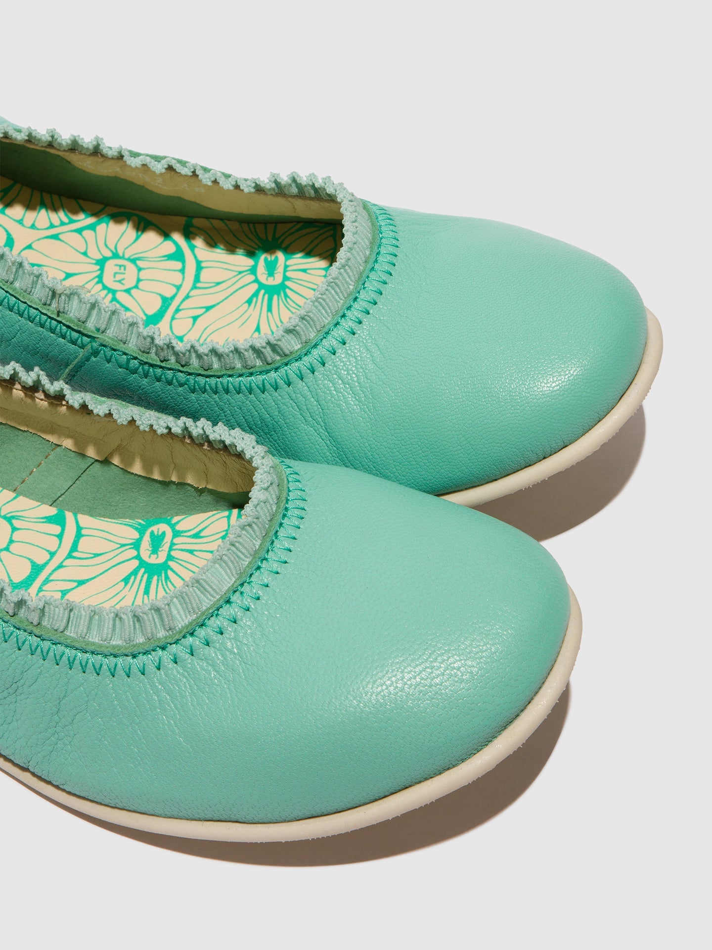 Sabrinas em pele FLY London GOIL menta
