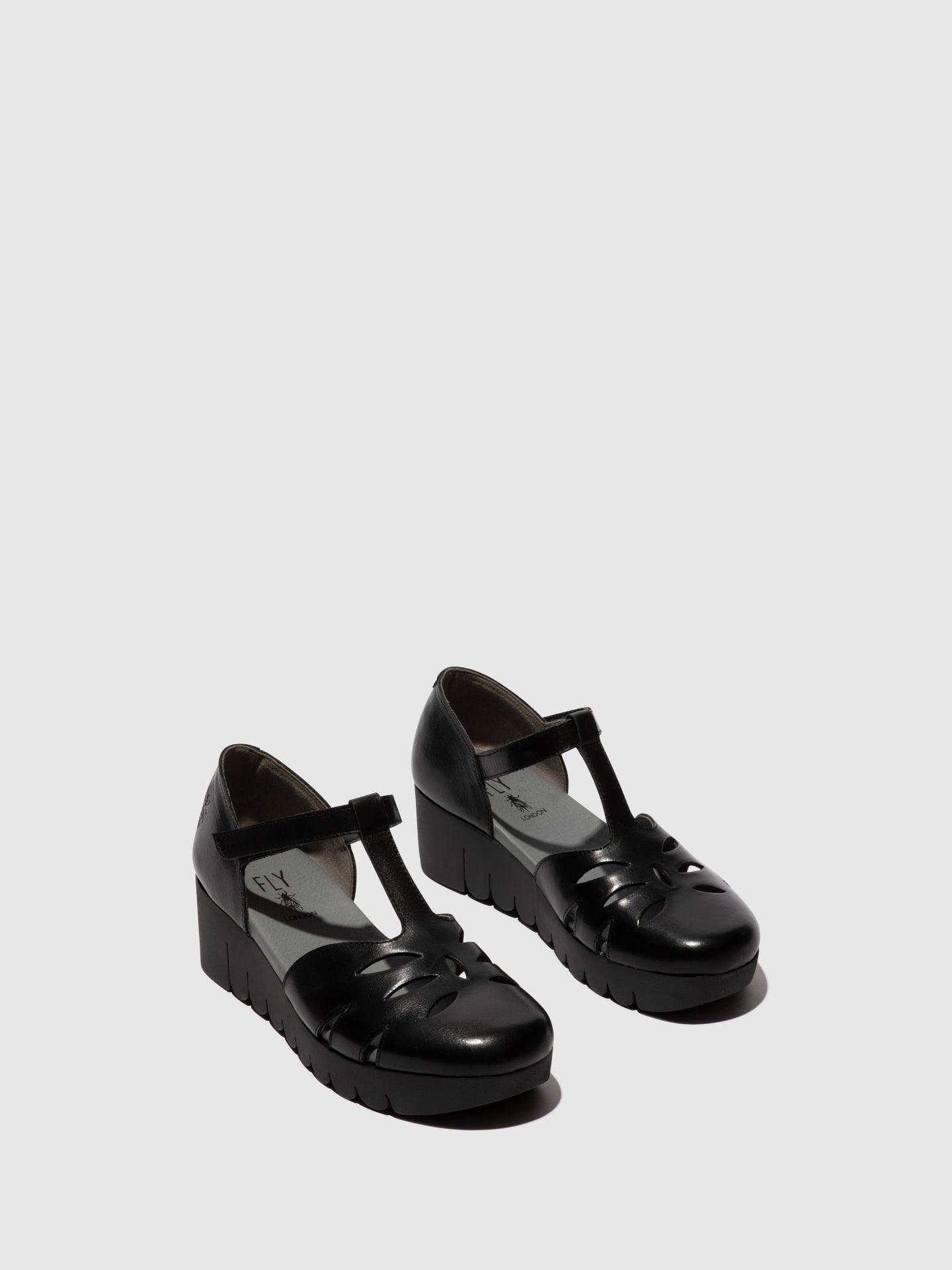 Sandálias em pele FLY London VELT preto