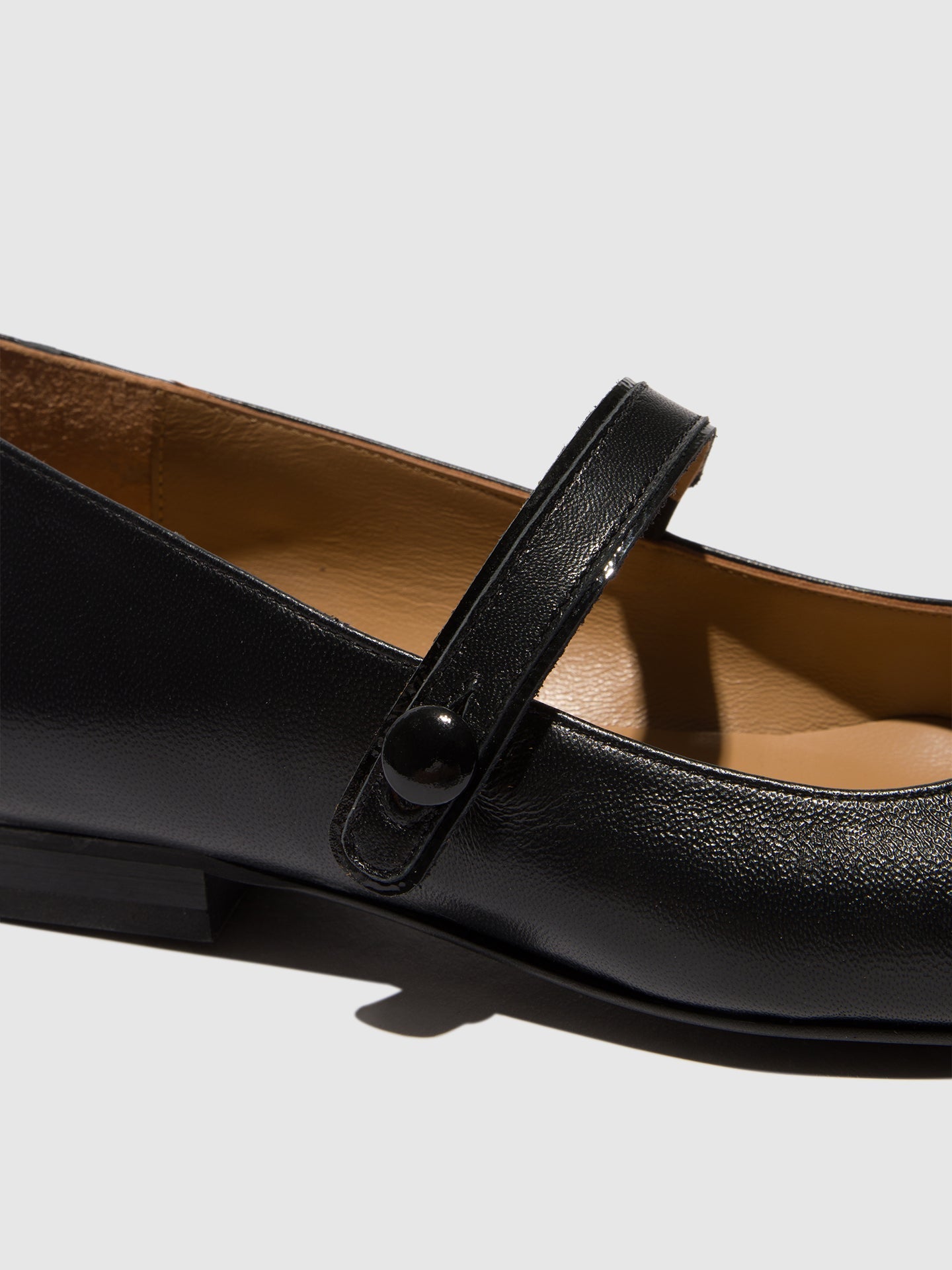 Sabrinas clássicas em pele FLY London SULN preto