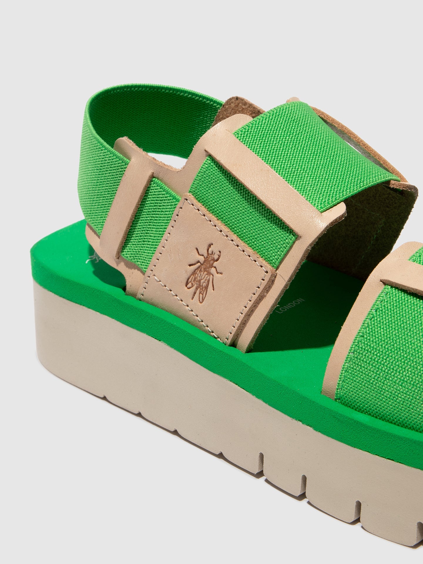 Sandálias em pele e tecido FLY London SORU verde