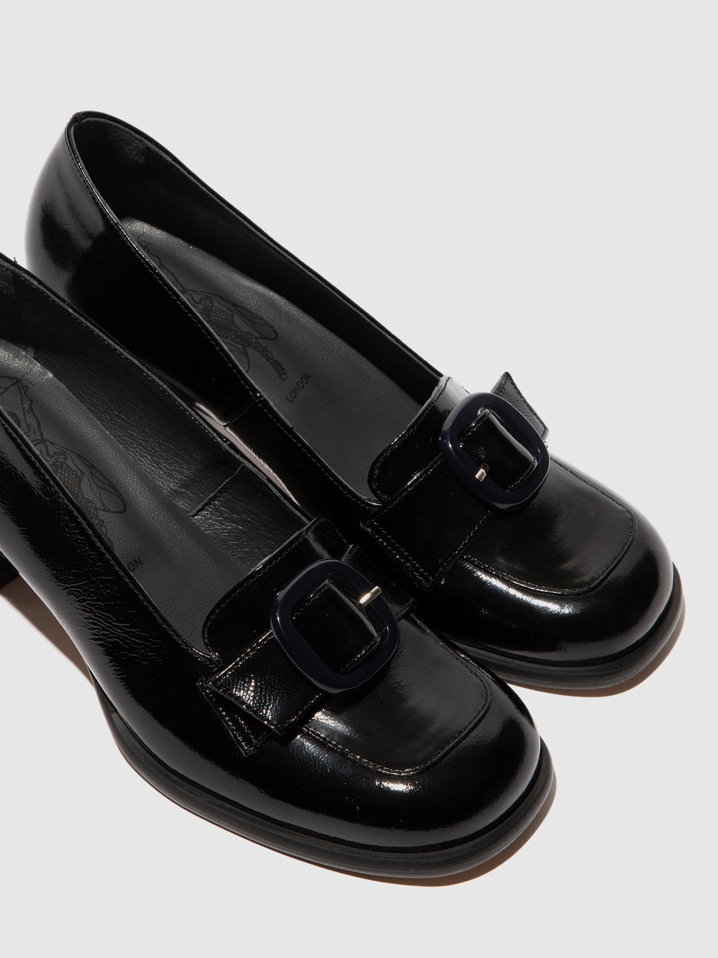 Sapatos em pele verniz FLY London SAIF preto