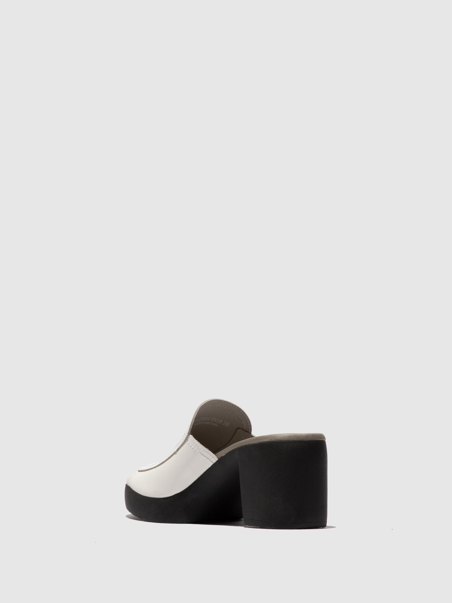 Mules em pele FLY London FLAE branco