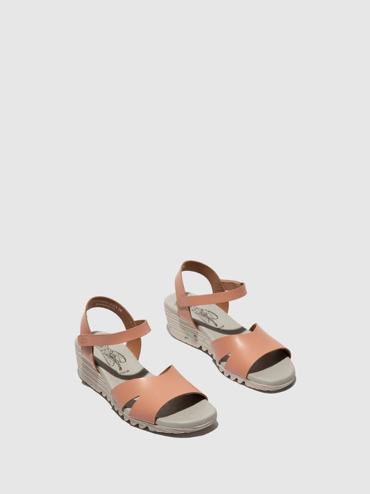 Sandálias em pele FLY London OLLA tom nude rosa