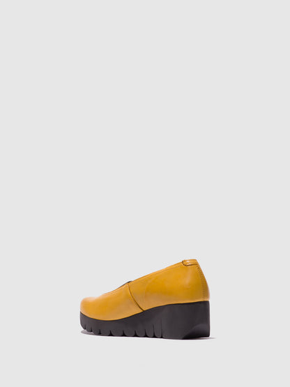 Sapatos de salto médio em pele FLY London VEIK mostarda