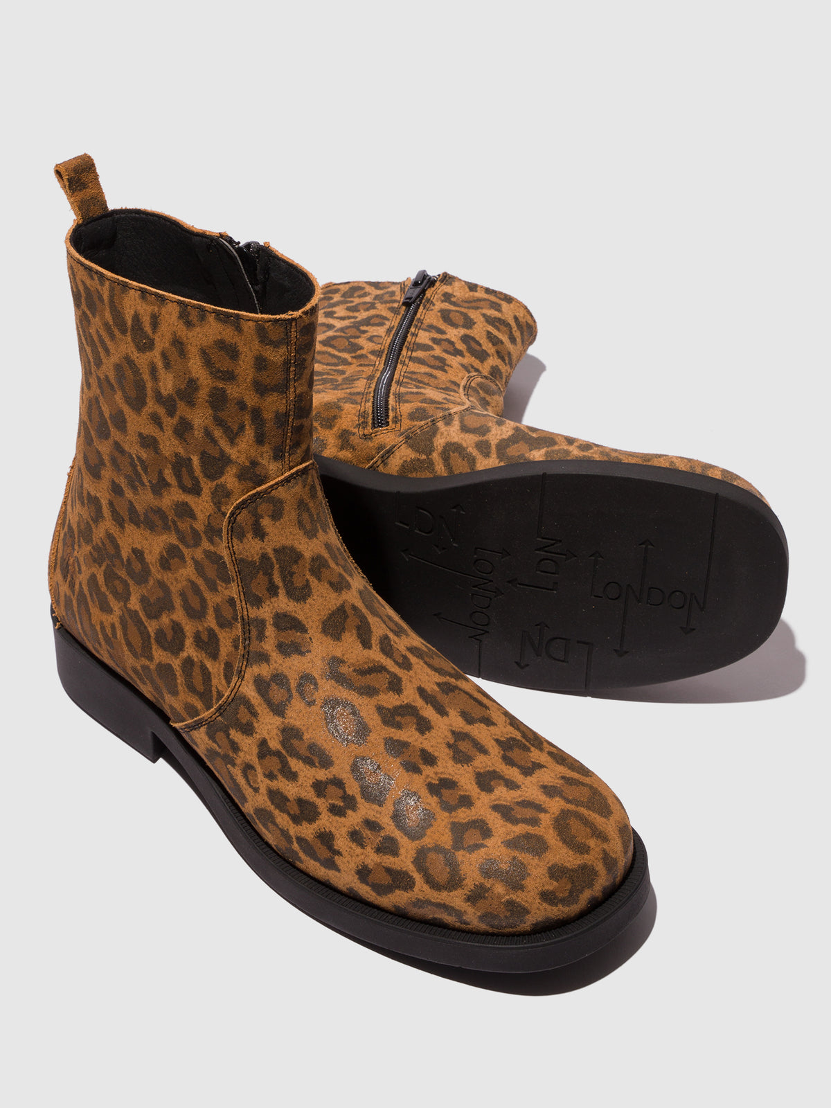 Botins em camurça com padrão leopardo FLY London JUJO camel