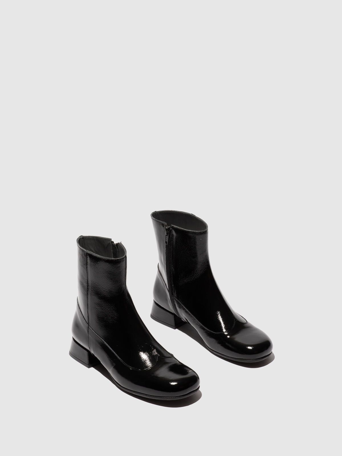 Botins em pele envernizada FLY London CARG preto