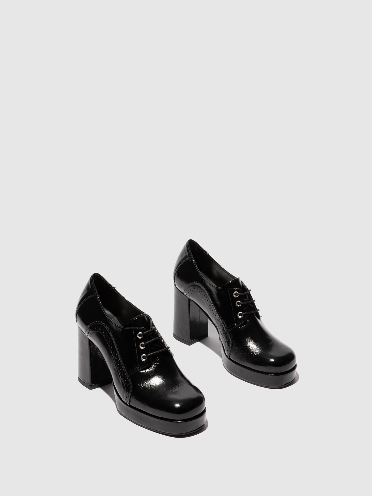 Sapatos de salto alto em pele envernizada FLY London EVAR preto