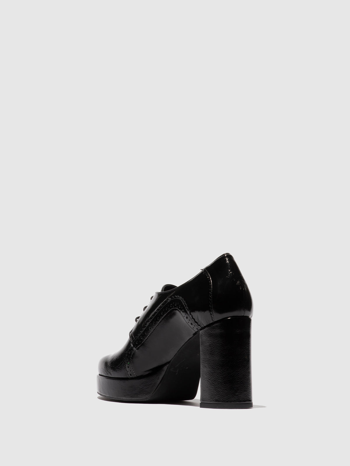 Sapatos de salto alto em pele envernizada FLY London EVAR preto