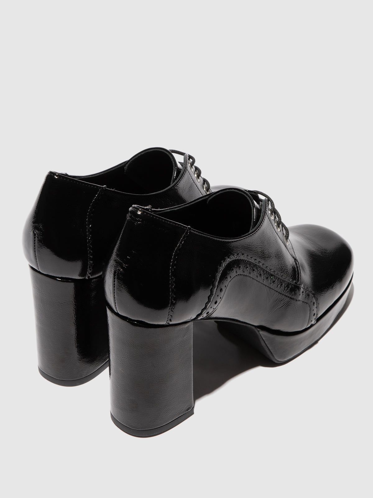 Sapatos de salto alto em pele envernizada FLY London EVAR preto