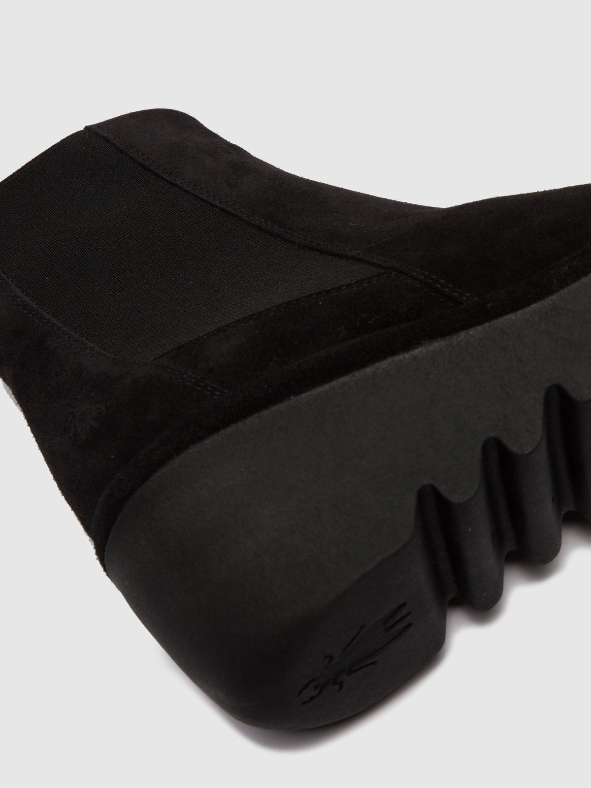 Botins Chelsea FLY London BAGU camurça oleada preto