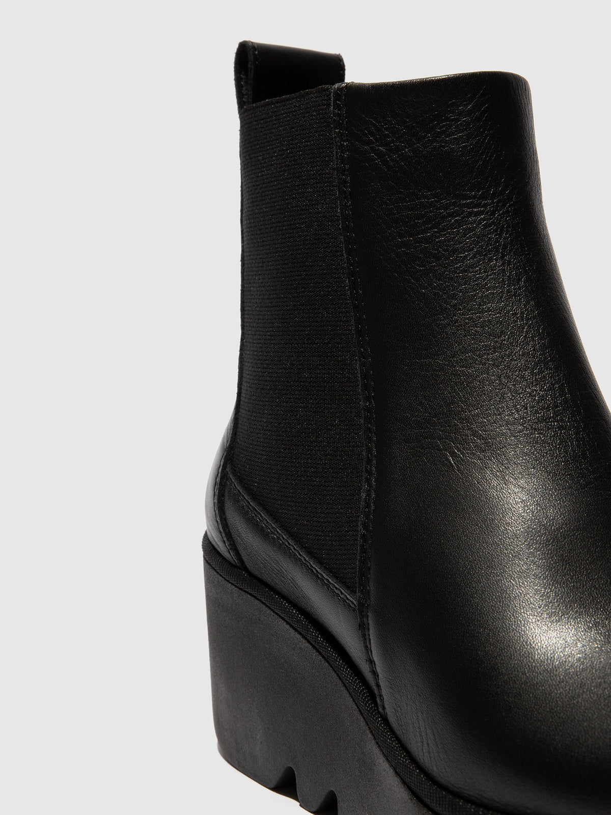 Botins Chelsea em pele FLY London BAGU dublin preto