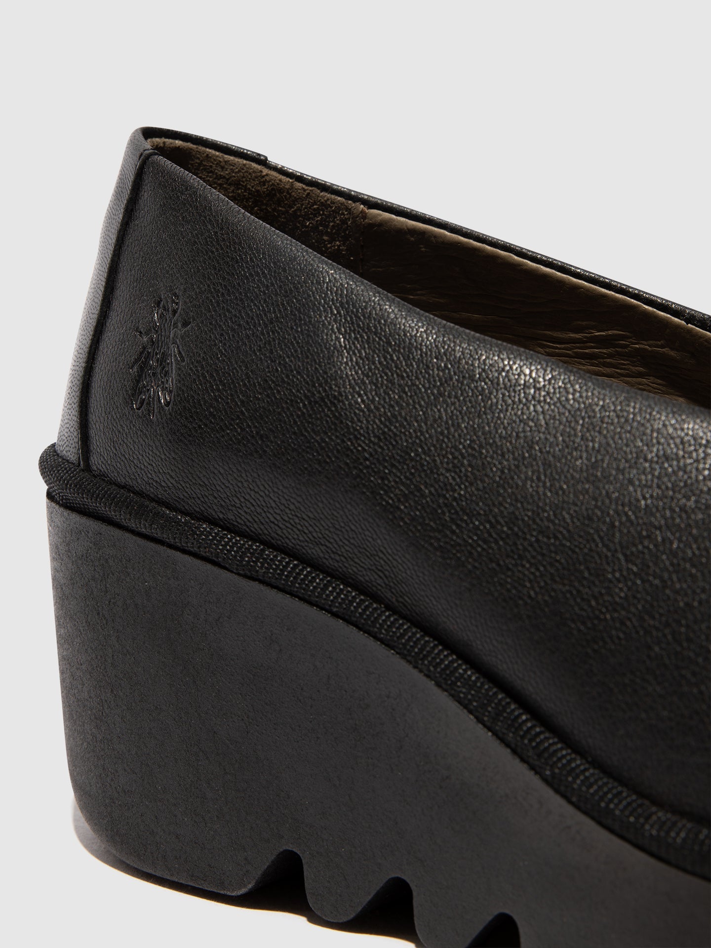 Sapatos em pele FLY London BESO preto