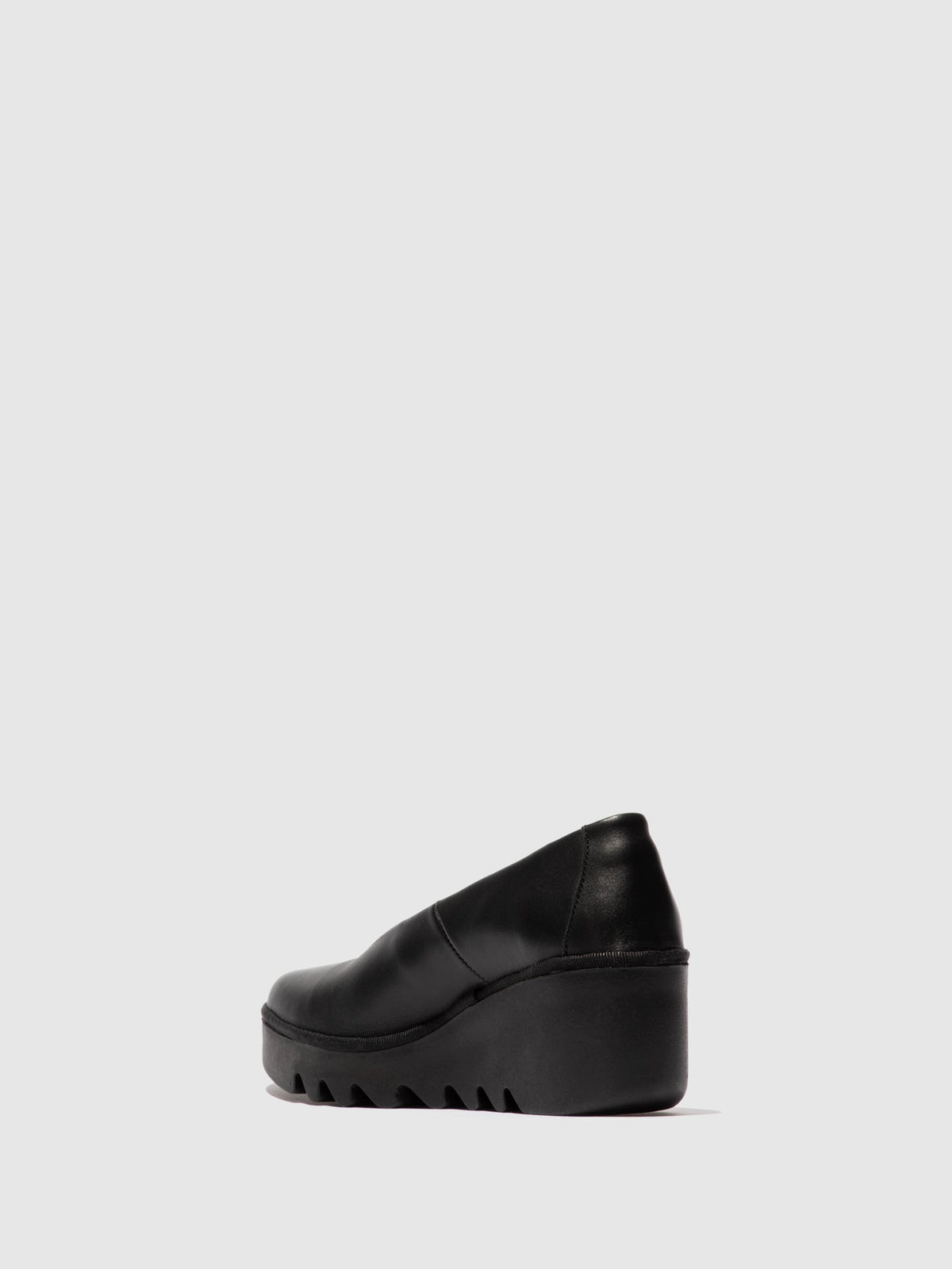 Sapatos sem atacadores em pele FLY London BESO dublin preto