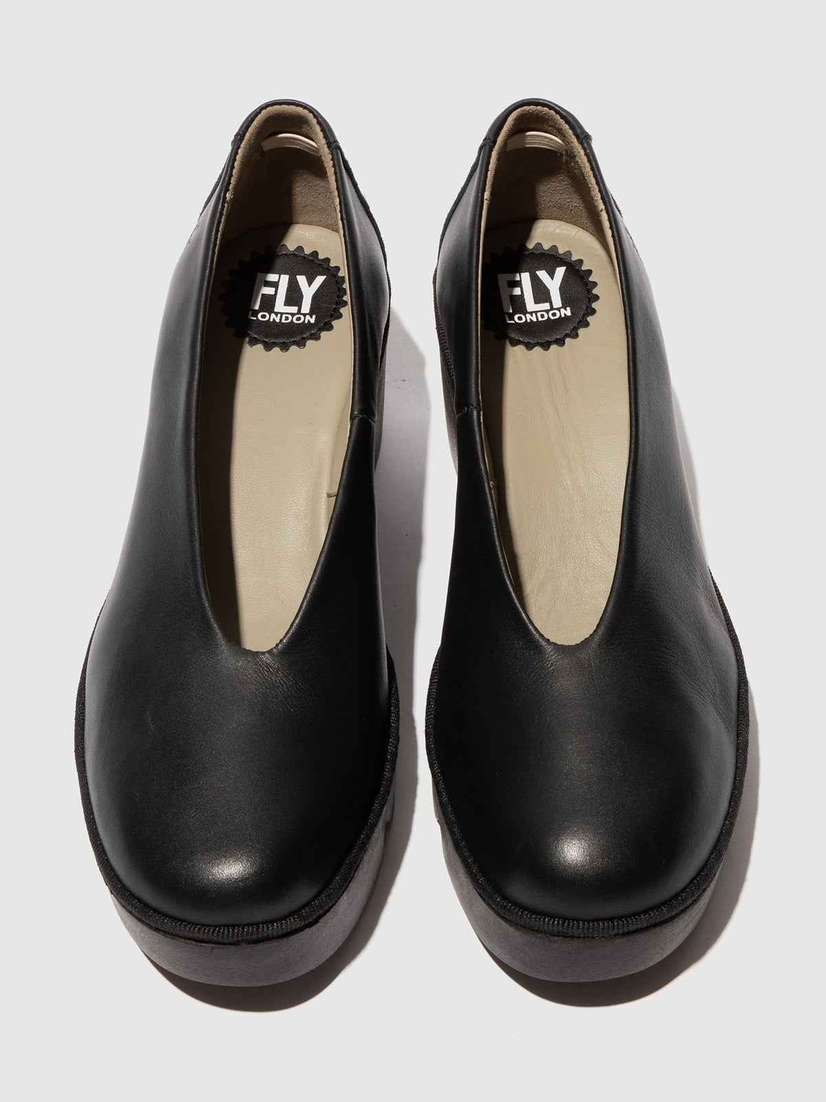 Sapatos sem atacadores em pele FLY London BESO dublin preto