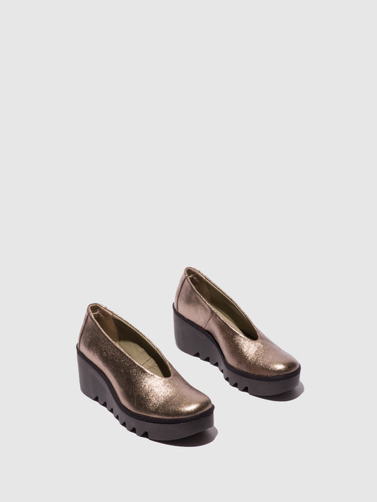 Sapatos de salto médio em pele FLY London BESO dourado-escuro