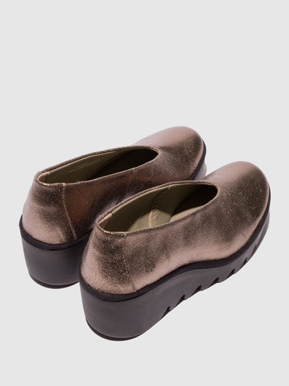 Sapatos de salto médio em pele FLY London BESO dourado-escuro