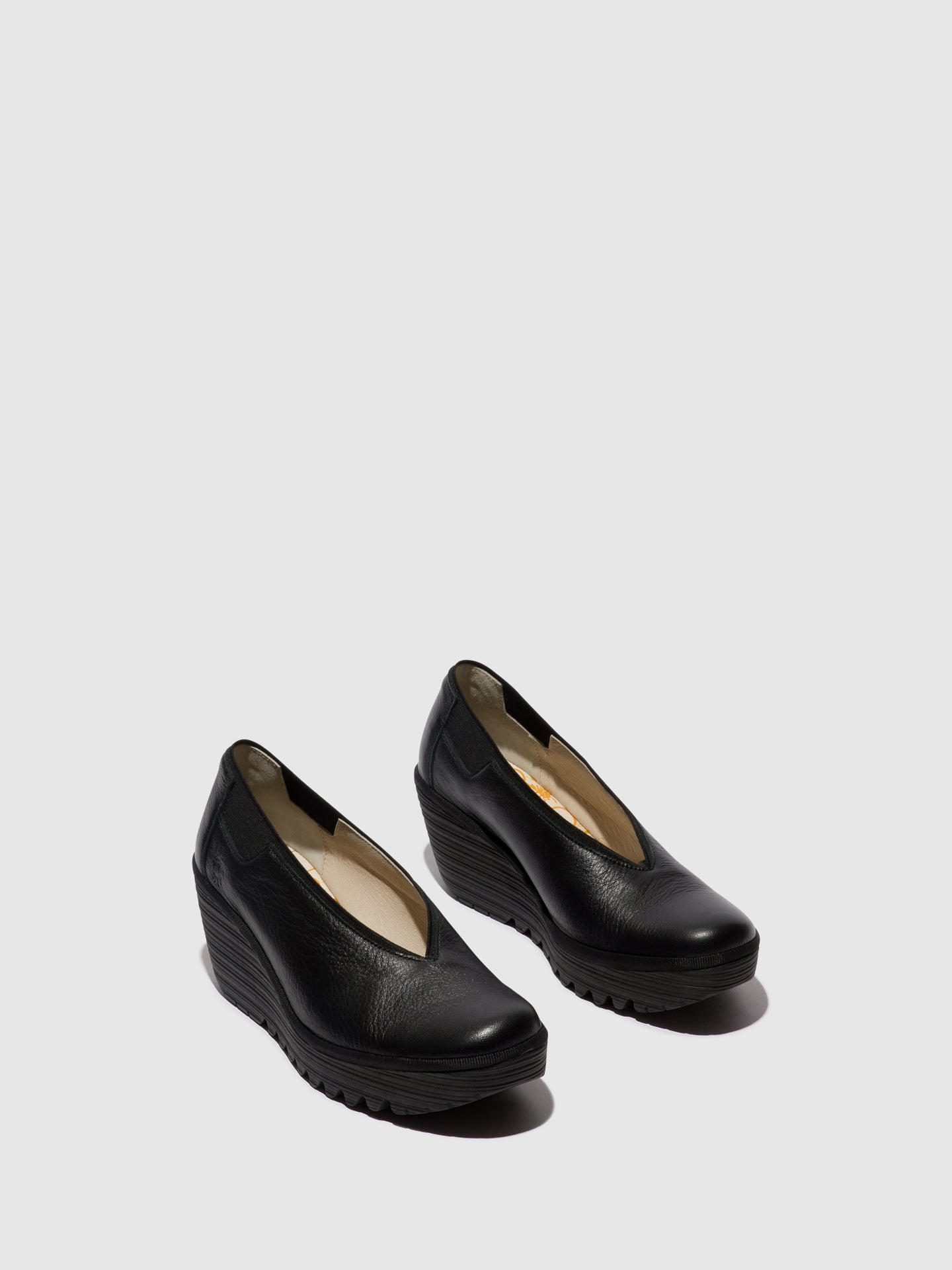 Sapatos de cunha em pele FLY London YOZA preto