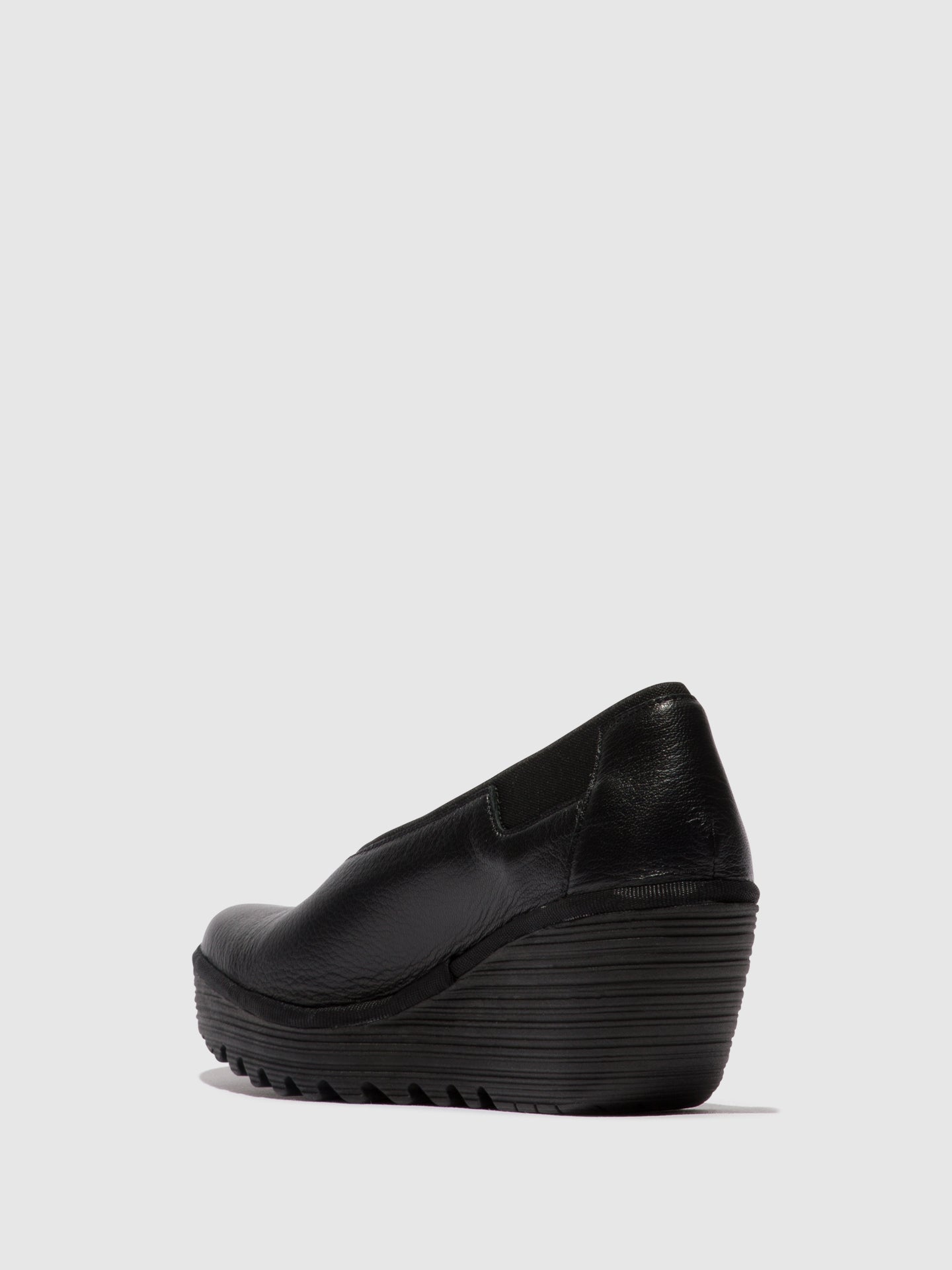 Sapatos de cunha em pele FLY London YOZA preto