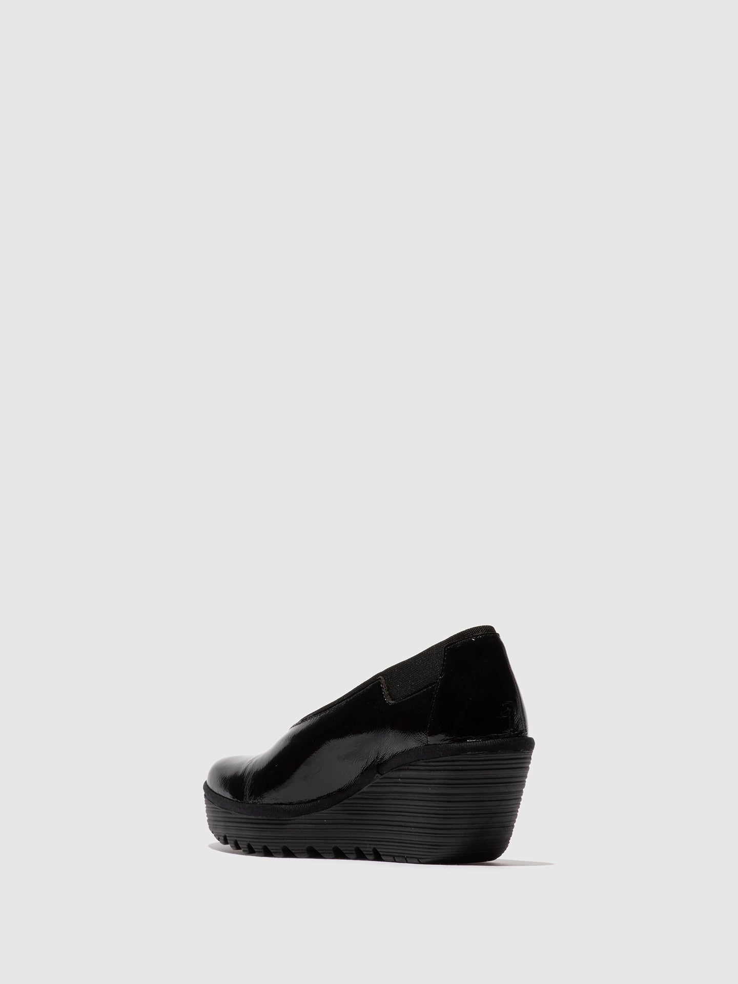 Sapatos de cunha em pele verniz FLY London YOZA preto