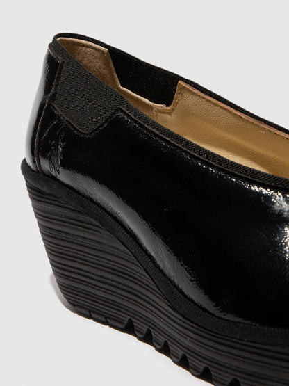 Sapatos de cunha em pele verniz FLY London YOZA preto