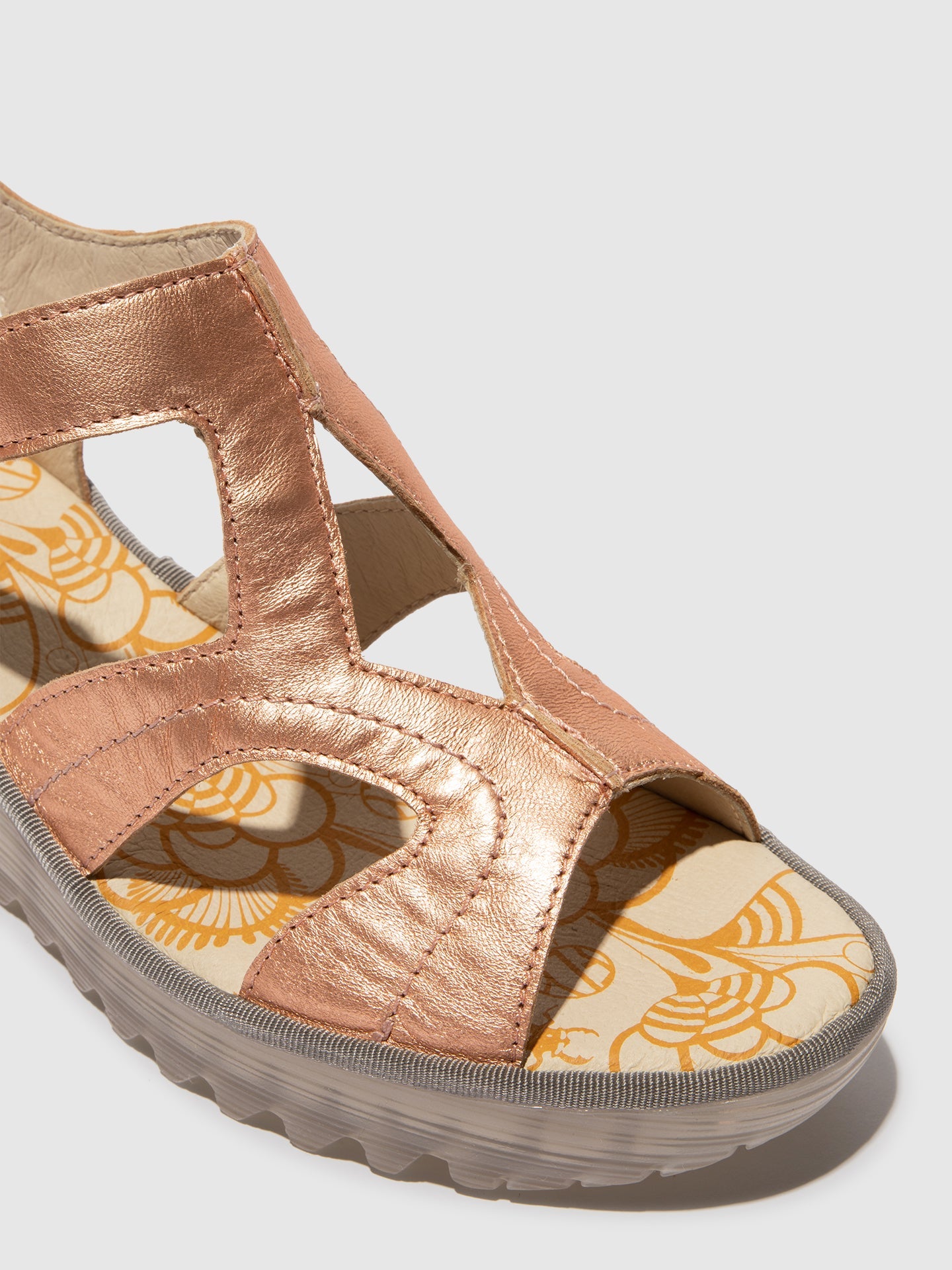 Sandálias de velcro em pele FLY London YOTU blush gold
