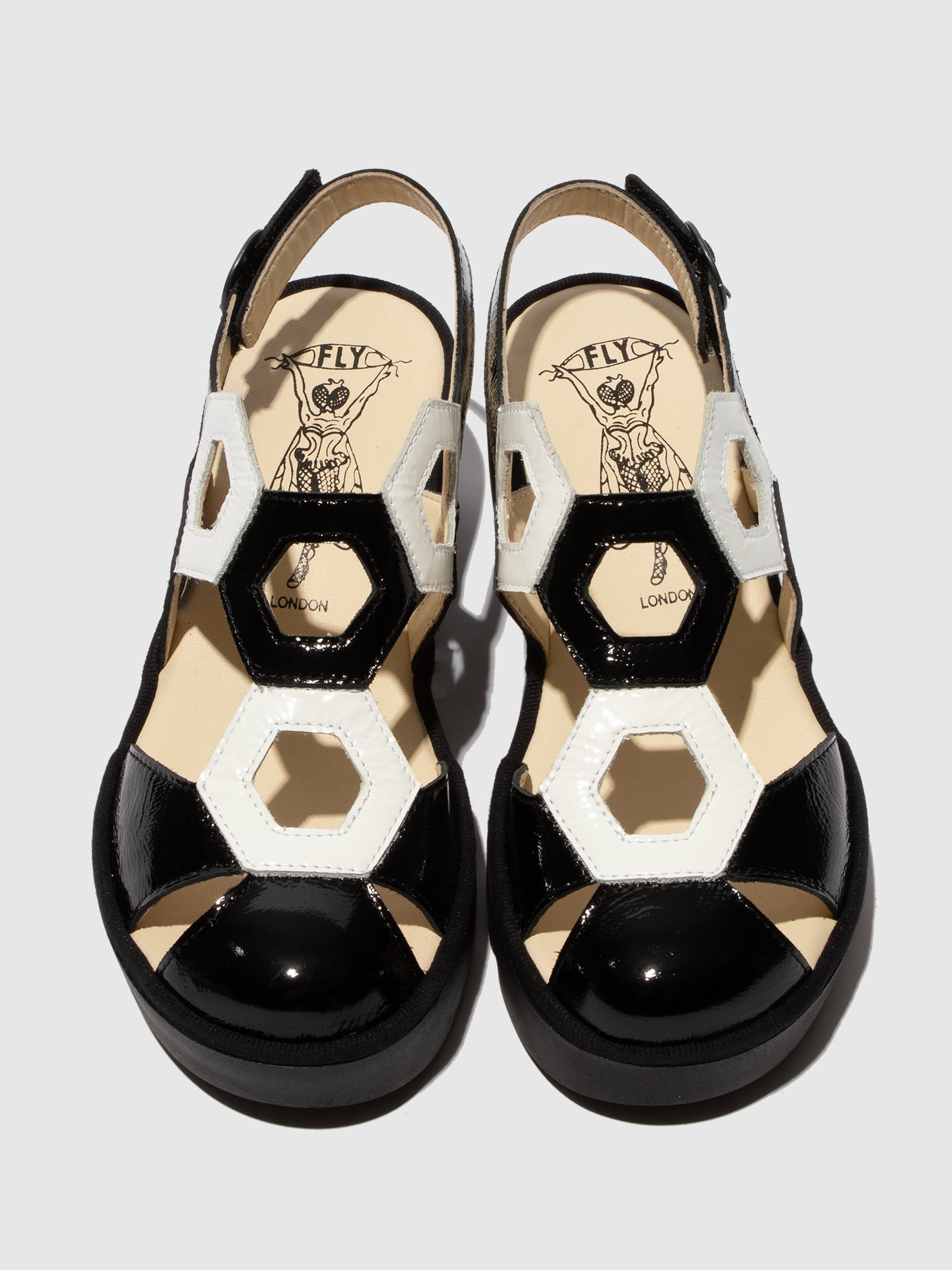 Sandálias em pele FLY London TRUL preto branco