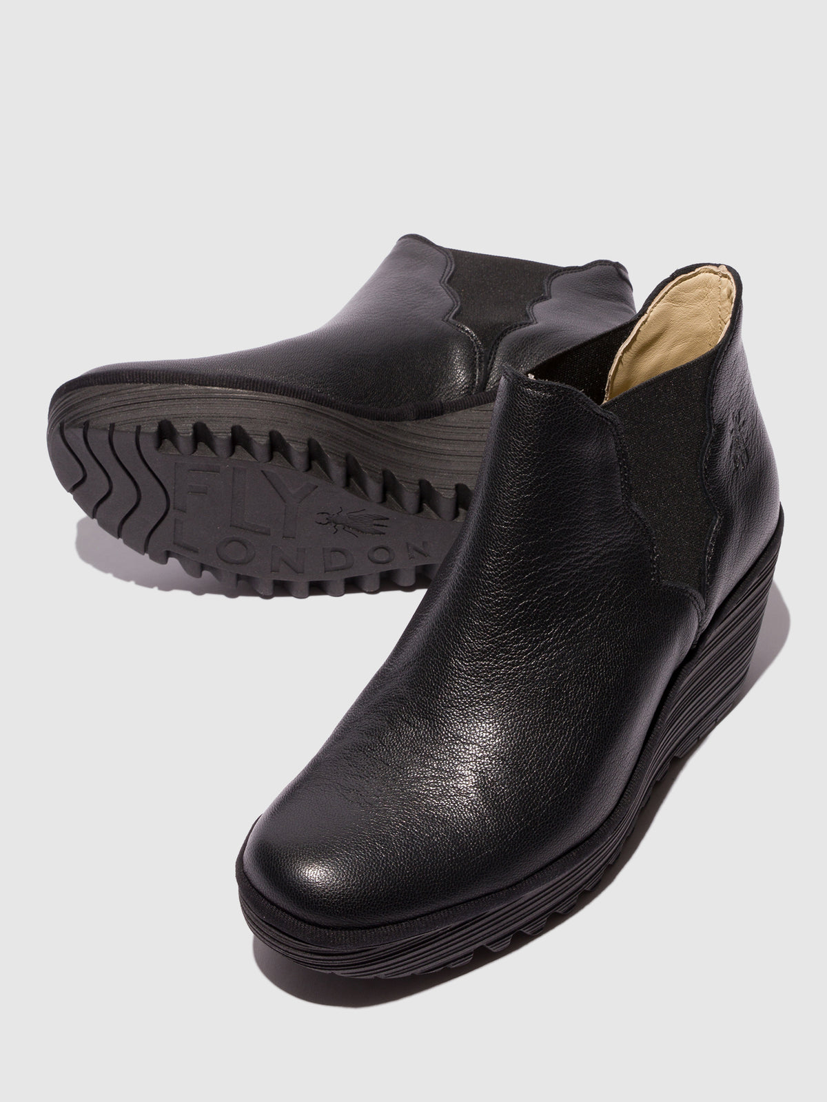 Sapatos de salto médio em pele FLY London YURE preto