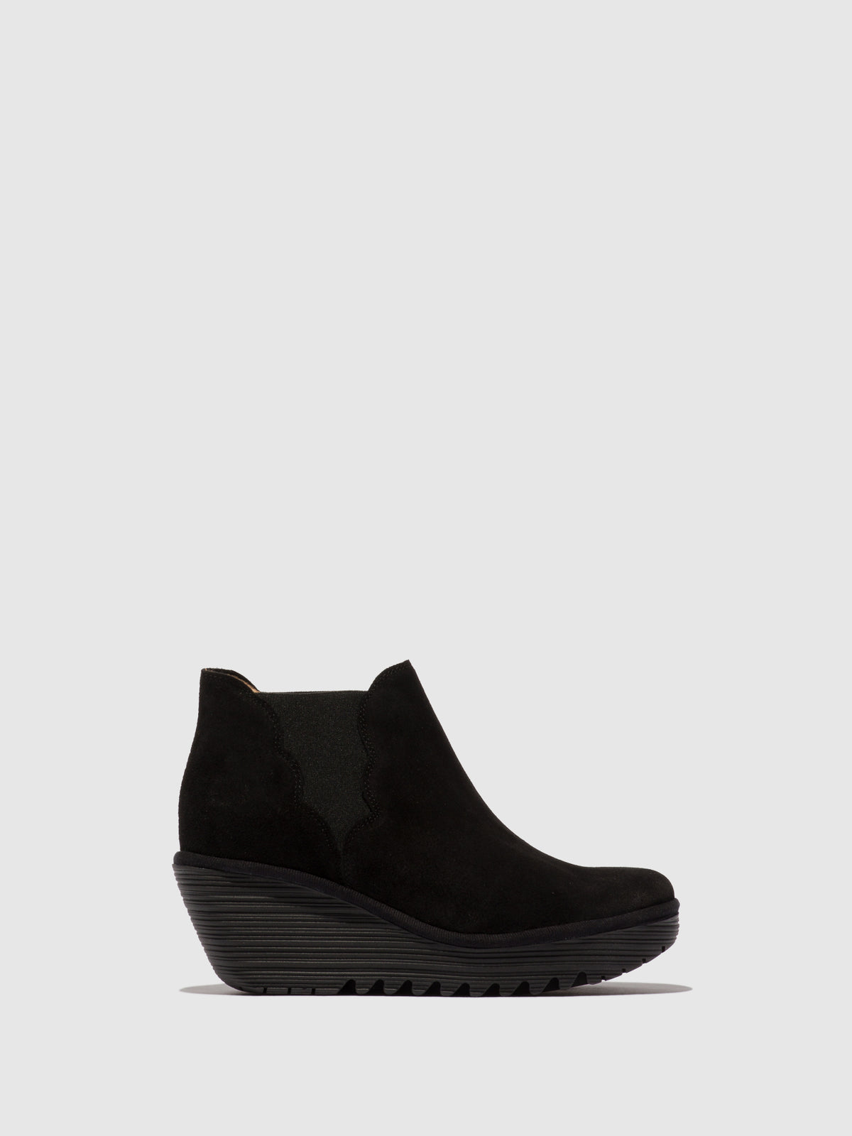 Sapatos de salto médio em camurça FLY London YURE preto