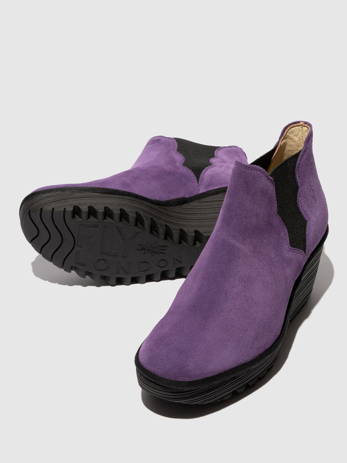 Sapatos de salto médio em camurça FLY London YURE aubergine