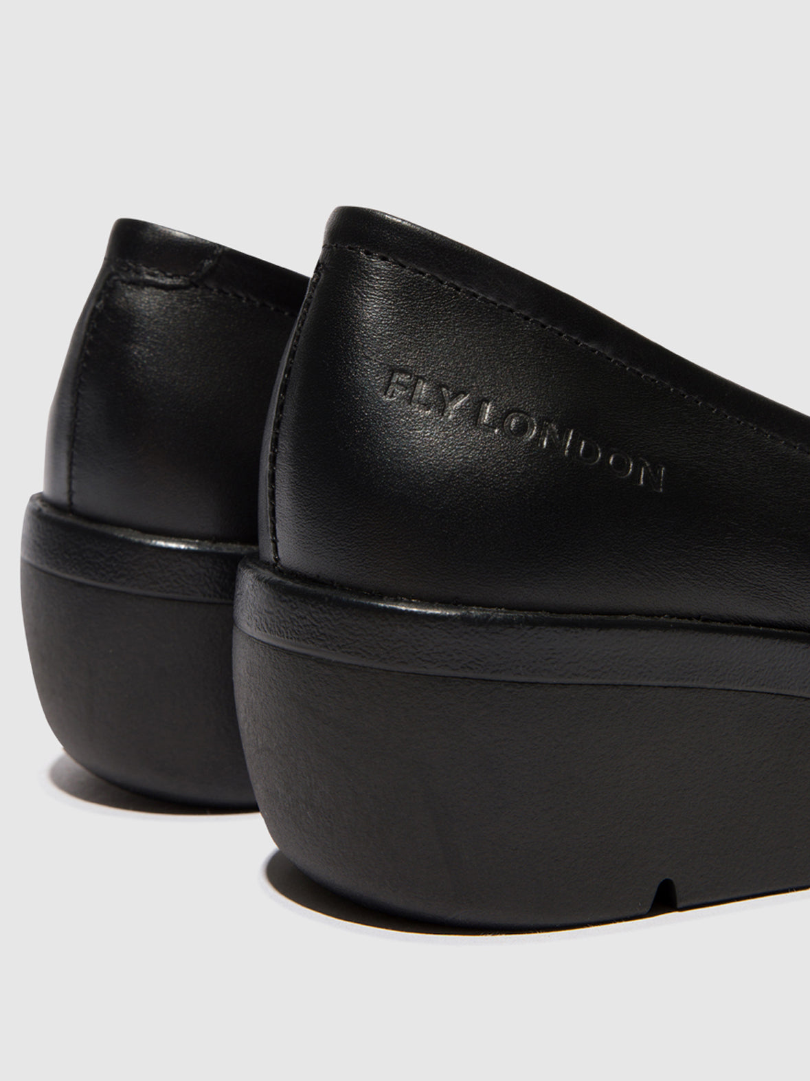 Sapatos em pele FLY London NUMA preto